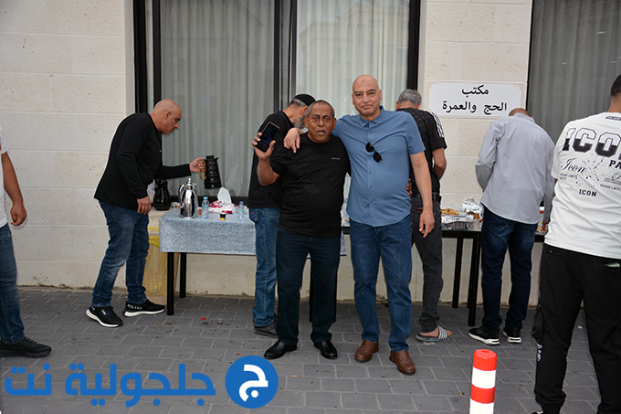 اهالي جلجولية يؤدون صلاة عيد الاضحى في ساحة مسجد الروضة في جلجولية 
